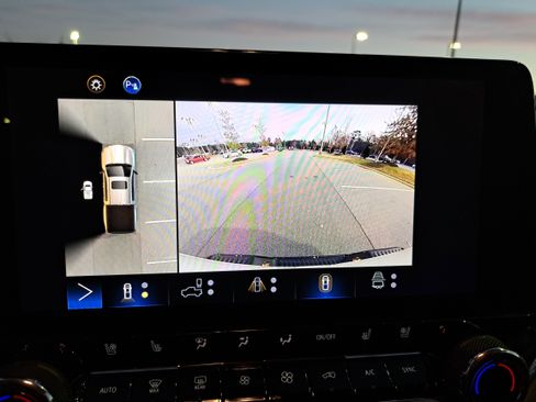 Used 2024 Chevrolet Colorado ZR2 w/ ZR2 Convenience Package III image 22