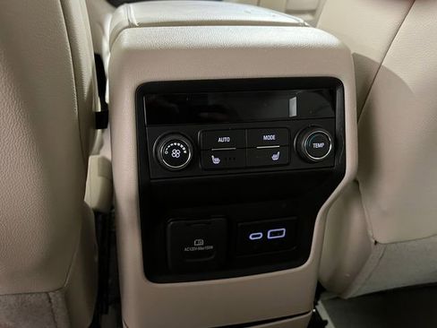 Used 2023 GMC Acadia Denali AWD/4WD image 38