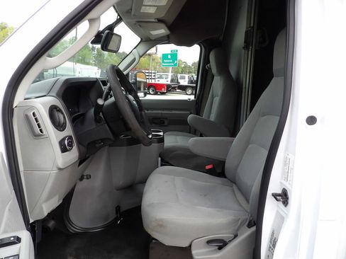 Used 2022 Ford E-450 and Econoline 450 Super Duty image 17