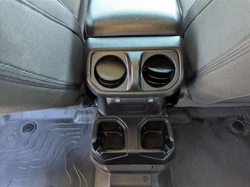 Used 2023 Jeep Gladiator Sport AWD/4WD image 16