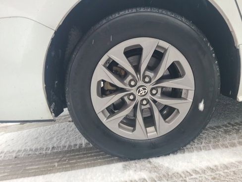 Used 2023 Toyota Sienna XLE image 10