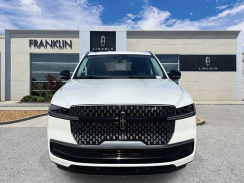 New 2026 Lincoln Navigator Premiere AWD/4WD image 2