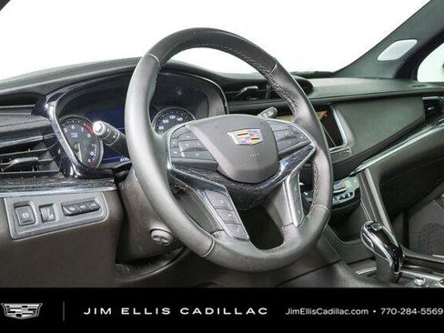 Certified 2023 Cadillac XT5 Premium Luxury w/ Technology Package FWD image 4