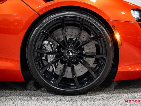 Used 2023 McLaren Artura image 16