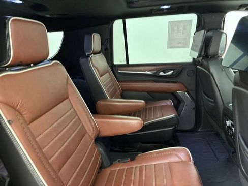Used 2023 GMC Yukon XL Denali Ultimate AWD/4WD image 16