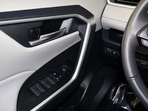 Used 2025 Toyota RAV4 XLE image 35