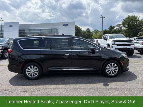 Used 2017 Chrysler Pacifica Touring-L FWD image 8