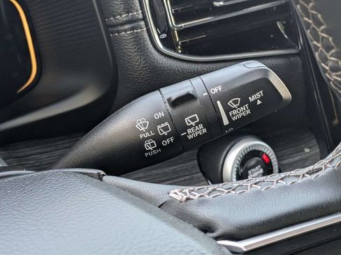 Used 2024 Jeep Wagoneer Series II w/ Flexible Seating Group image 26