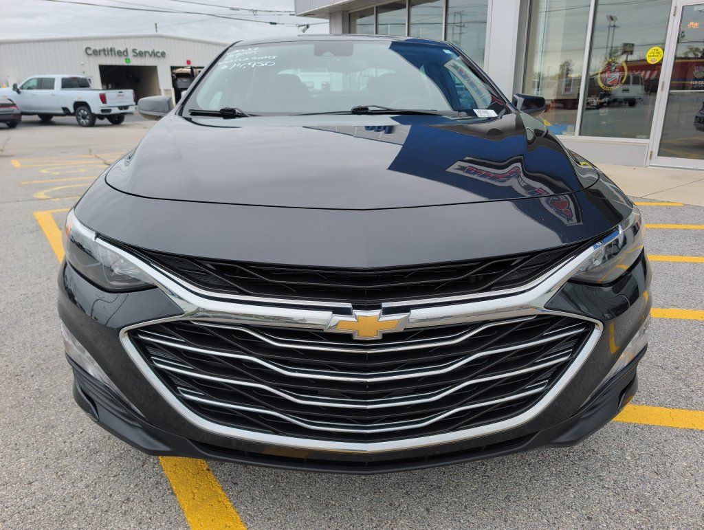 Used 2023 Chevrolet Malibu LT FWD image 2