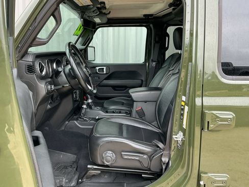 Used 2022 Jeep Gladiator Overland w/ Popular Equipment Package AWD/4WD image 8