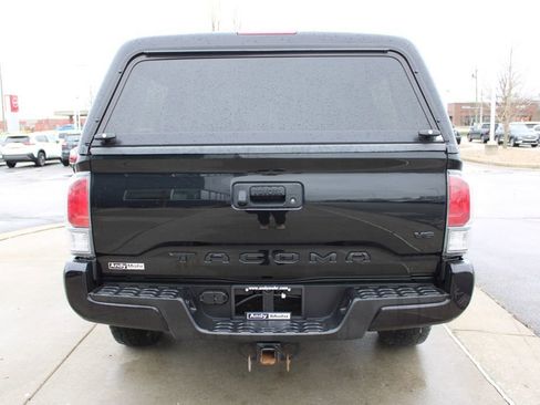 Used 2022 Toyota Tacoma TRD Off-Road AWD/4WD image 8