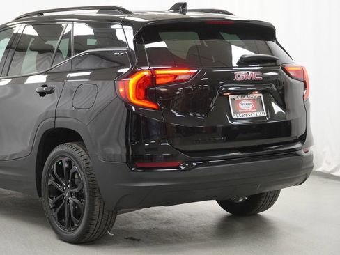 Used 2021 GMC Terrain SLT w/ Elevation Edition image 12