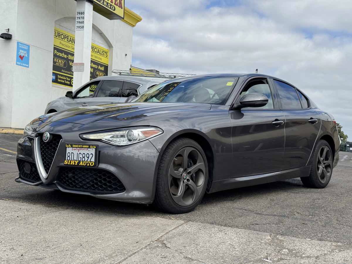 Used 2017 Alfa Romeo Giulia Ti w/ TI 18" Sport Package AWD/4WD image 4