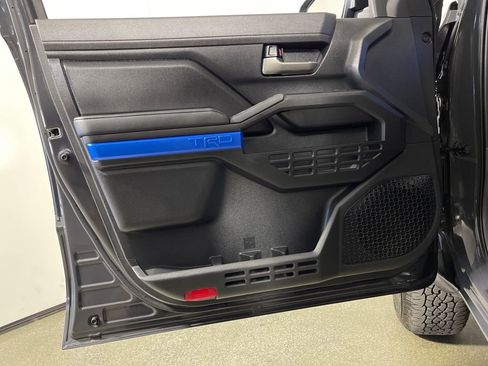 Certified 2025 Toyota Tacoma TRD Off-Road AWD/4WD image 17