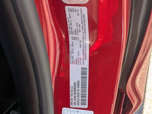 Used 2025 Chrysler Pacifica Select FWD image 24