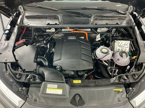 Used 2020 Audi Q5 e Premium Plus AWD/4WD image 24