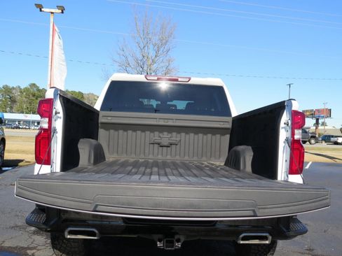 Used 2024 Chevrolet Colorado Trail Boss w/ Technology Package image 17