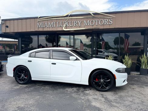 Used 2015 Dodge Charger SE w/ Popular Equipment Group RWD image 1