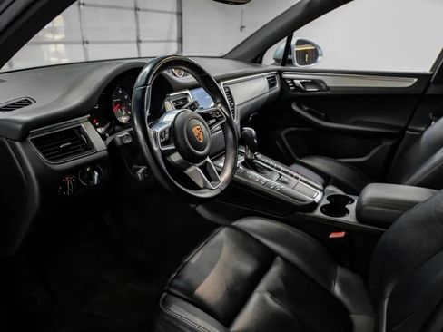 Used 2017 Porsche Macan S AWD/4WD image 3