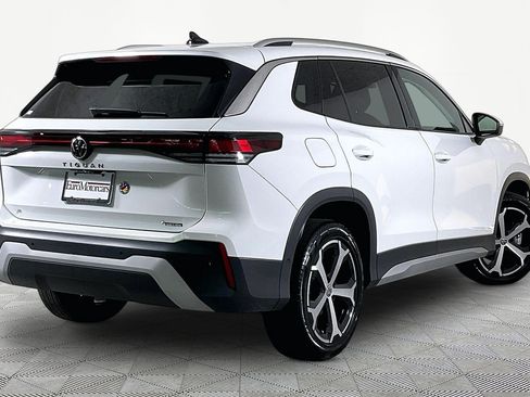 Used 2025 Volkswagen Tiguan SE AWD/4WD image 7