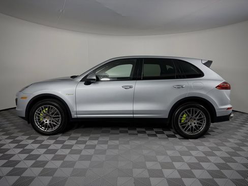 Used 2016 Porsche Cayenne S image 2