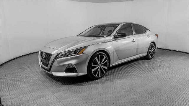 Used 2022 Nissan Altima 2.5 SR FWD image 2