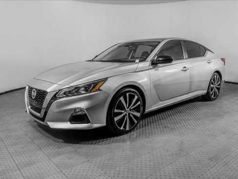 Used 2022 Nissan Altima 2.5 SR FWD image 2