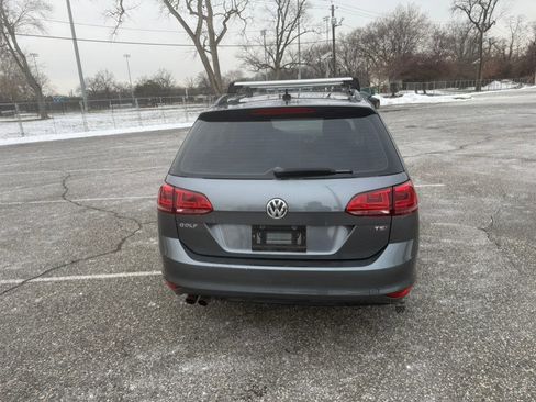 Used 2017 Volkswagen Golf S image 4