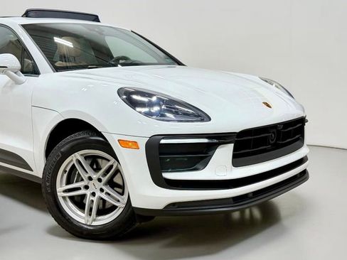 Used 2022 Porsche Macan AWD/4WD image 11