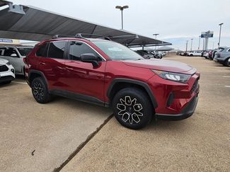 Used 2020 Toyota RAV4 LE video 3
