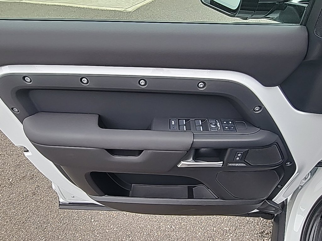 New 2026 Land Rover Defender 110 X-Dynamic SE AWD/4WD image 10
