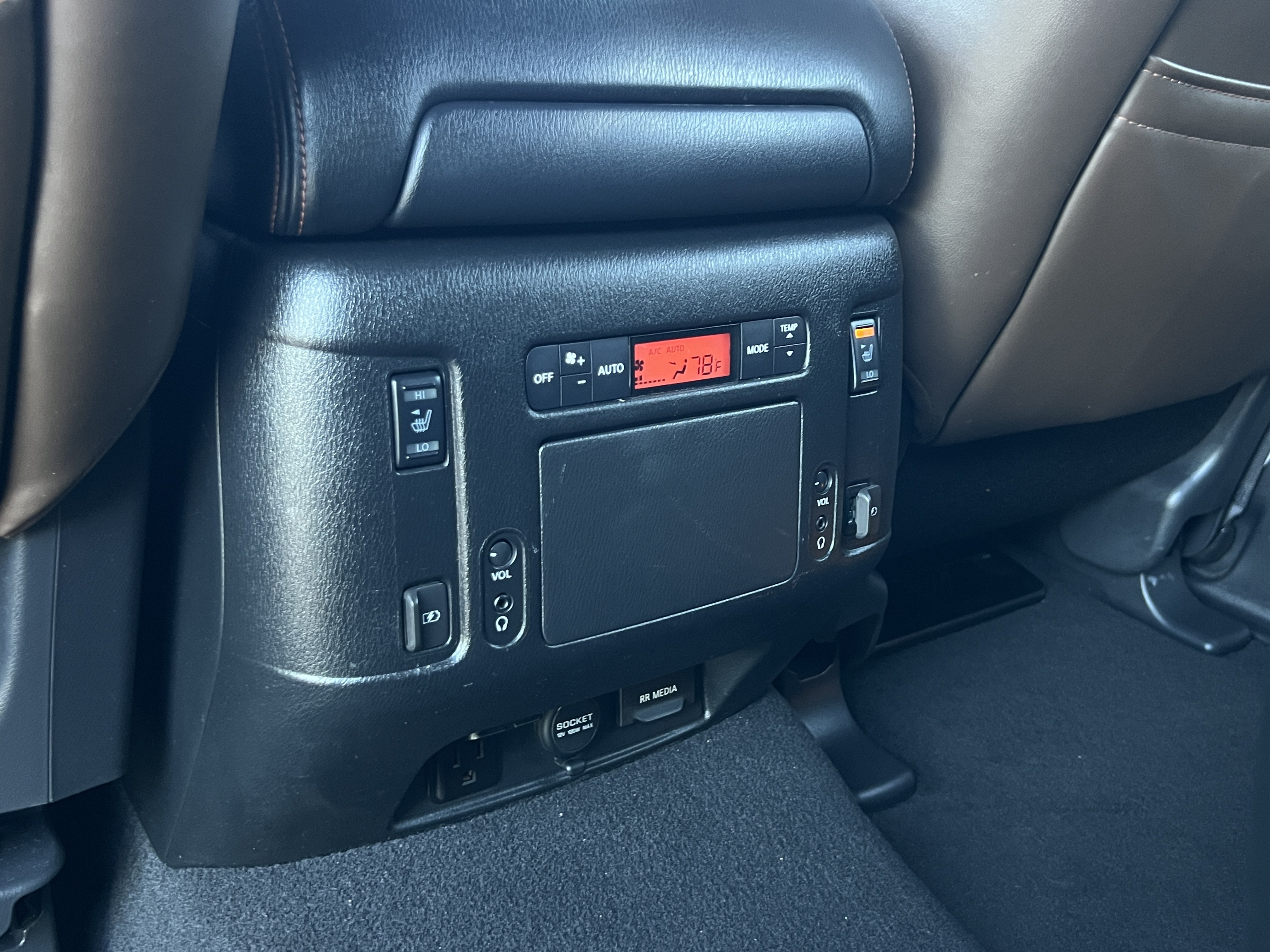 Used 2018 Nissan Armada Platinum w/ Captain Seat Package AWD/4WD image 34