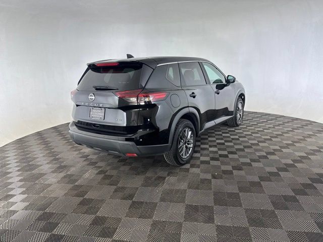 Used 2024 Nissan Rogue S AWD/4WD image 5
