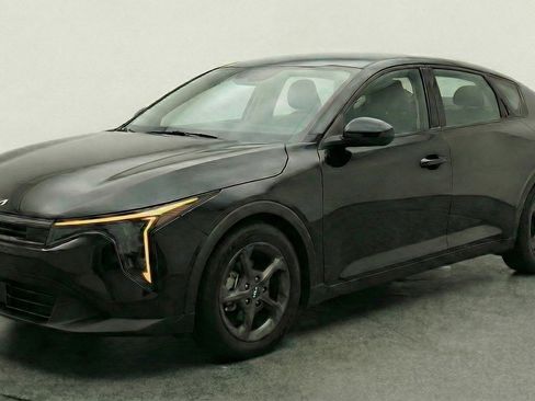 Used 2025 Kia K4 LXS image 3