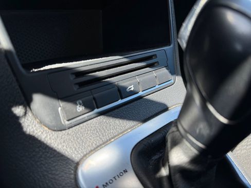 Used 2011 Volkswagen Tiguan S image 17