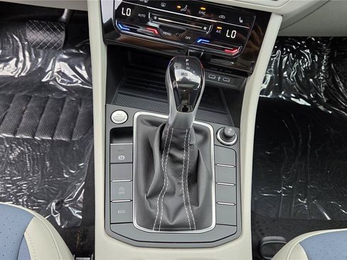 New 2026 Volkswagen Jetta SE FWD image 22