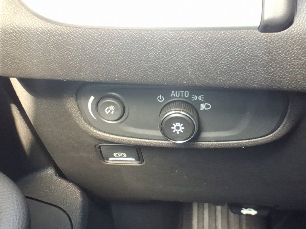 Used 2020 GMC Terrain SLE FWD image 35