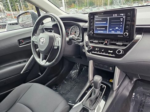 Certified 2022 Toyota Corolla Cross LE image 11