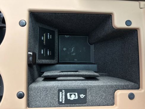 Certified 2025 Porsche Macan image 22