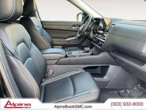 Used 2025 Nissan Pathfinder SL image 15