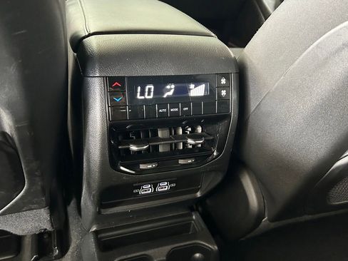 Used 2025 Jeep Grand Cherokee L Laredo image 42