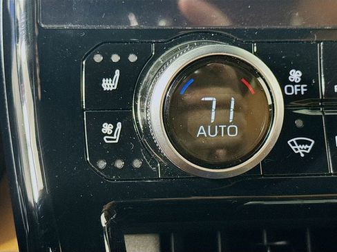 Used 2023 Toyota Highlander Platinum image 20