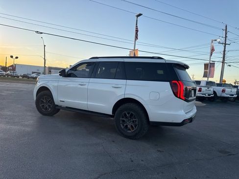 Used 2025 Ford Expedition Tremor image 11