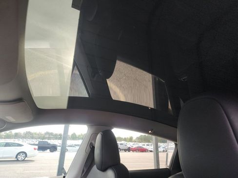 Used 2024 Tesla Model Y 2WD image 7