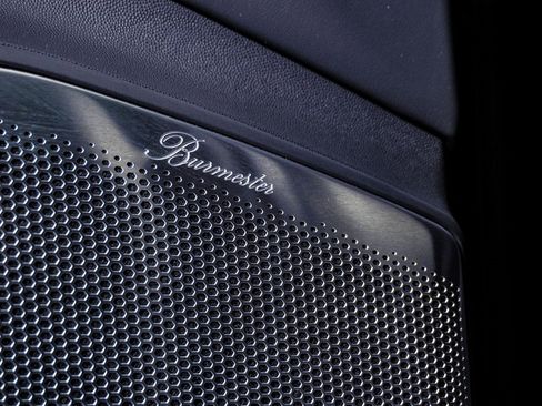 Certified 2025 Porsche Macan Turbo Electric image 28