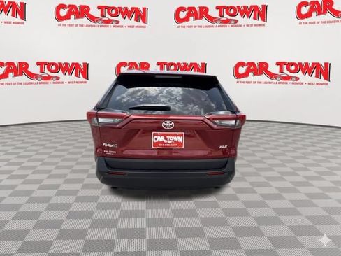 Used 2021 Toyota RAV4 XLE w/ Convenience Package FWD image 17