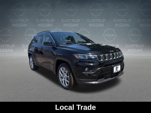 Used 2024 Jeep Compass Latitude AWD/4WD image 9