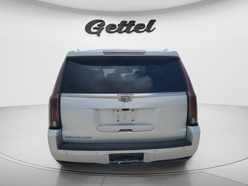 Used 2019 Cadillac Escalade Luxury AWD/4WD image 6