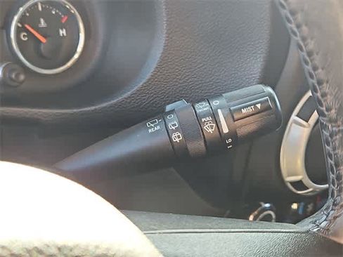 Used 2012 Jeep Wrangler Unlimited Sahara image 26