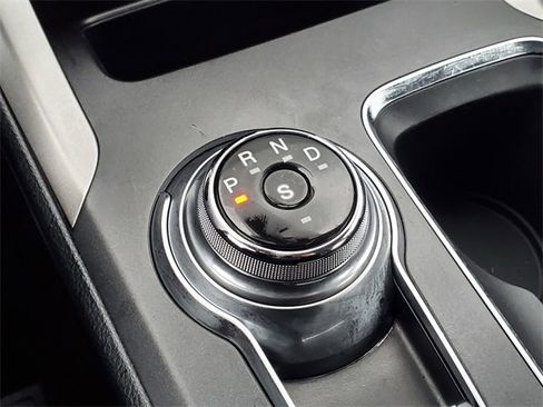 Used 2020 Ford Fusion SE image 22